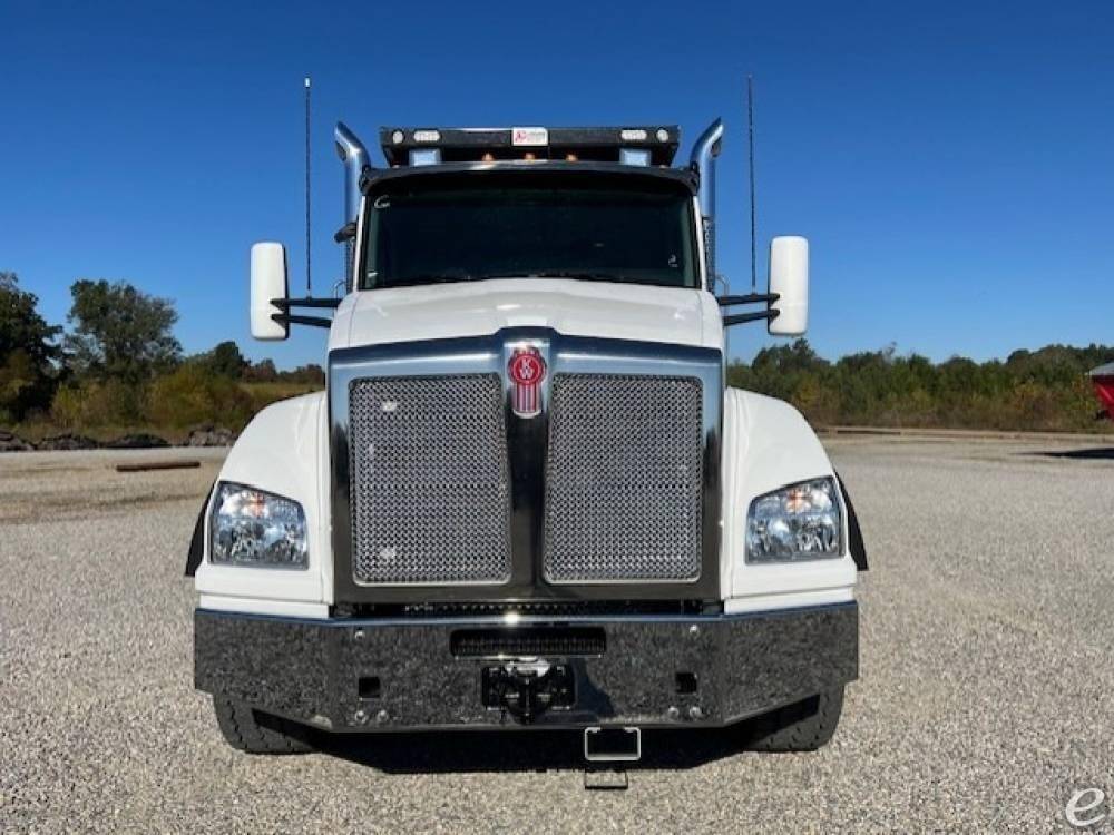 2024 Kenworth T880