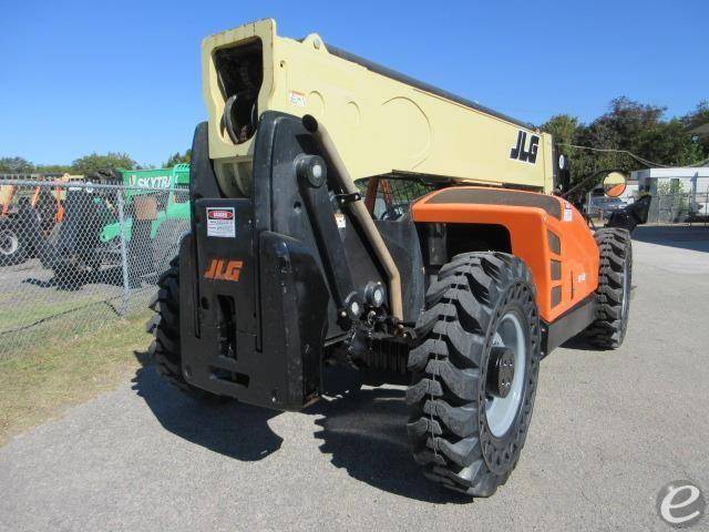 2016 JLG 1055