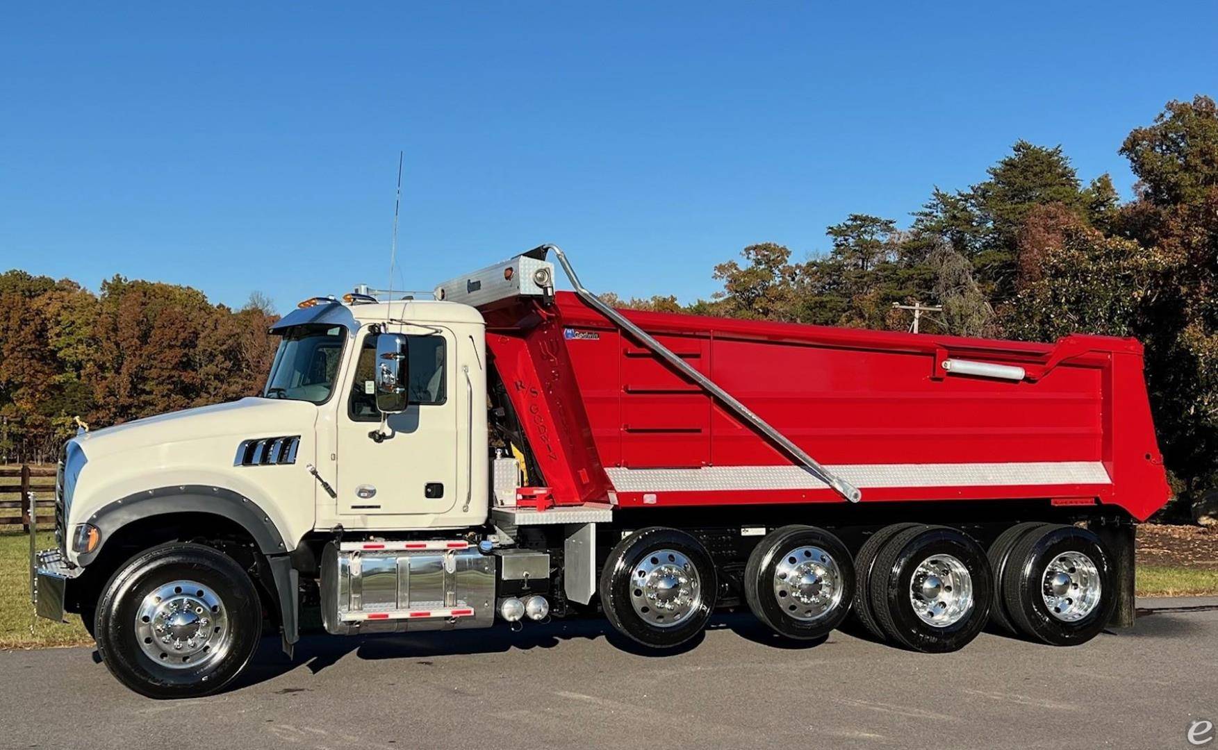 2022 Mack GRANITE 104FR