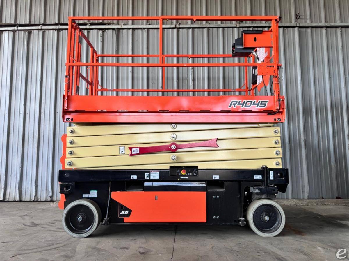 2021 JLG R4045