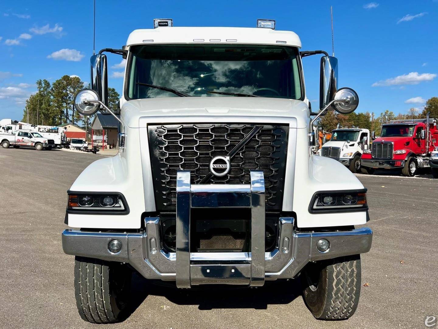 2022 Volvo VHD64F300