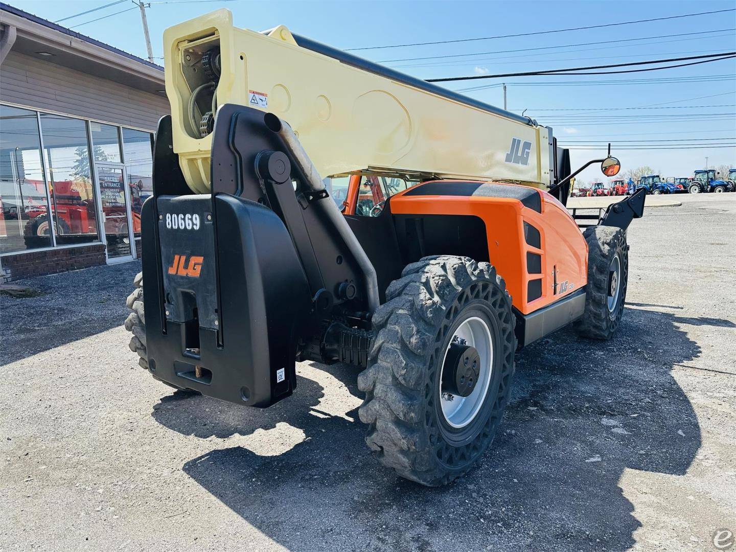 2017 JLG 1255