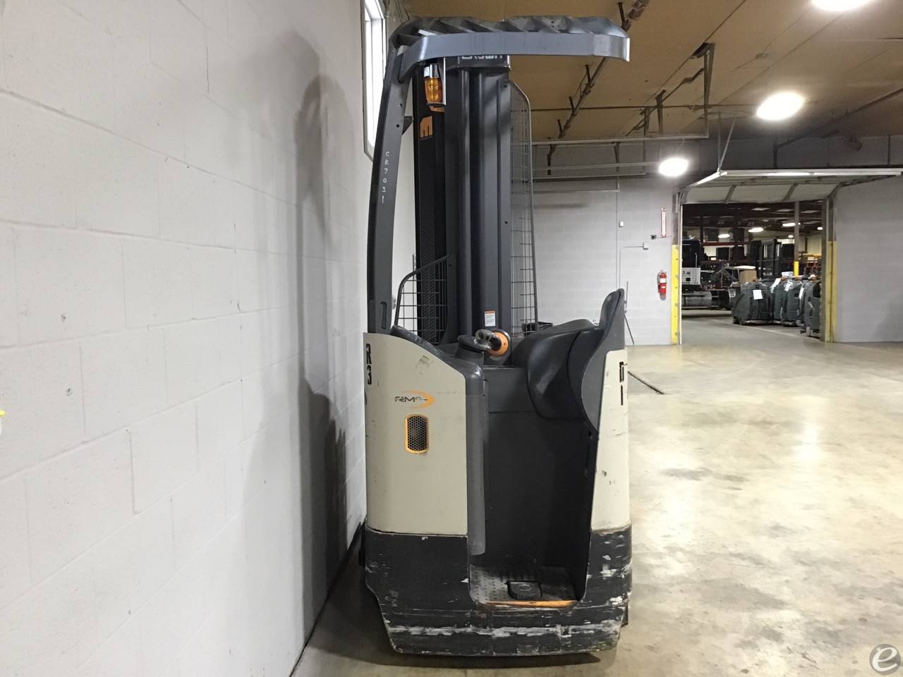 2016 Electric Crown RMD6025-32 Electric Narrow Aisle Double Reach