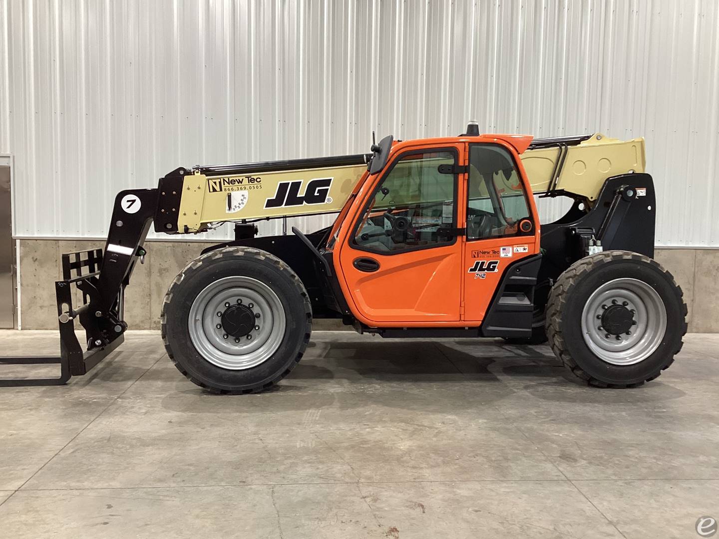 2024 JLG 742