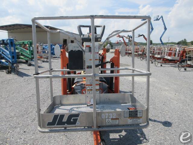 2017 JLG T350