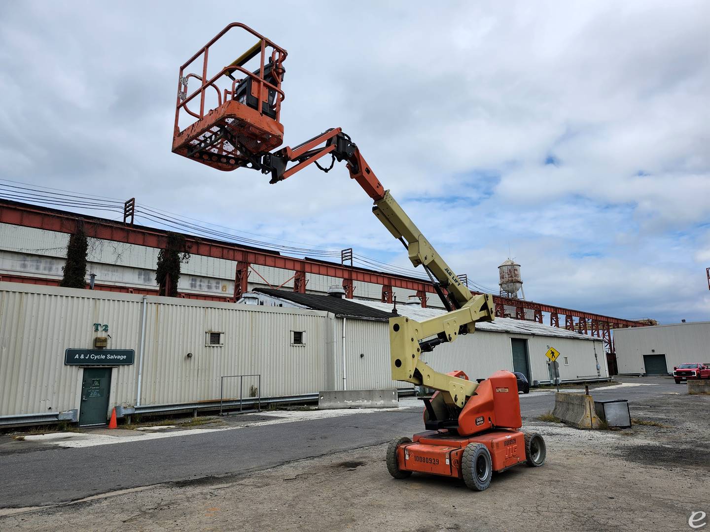 2012 JLG E400AJPN