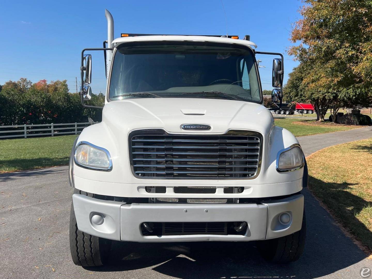 2017 Freightliner BUSINESS CLASS M2 106