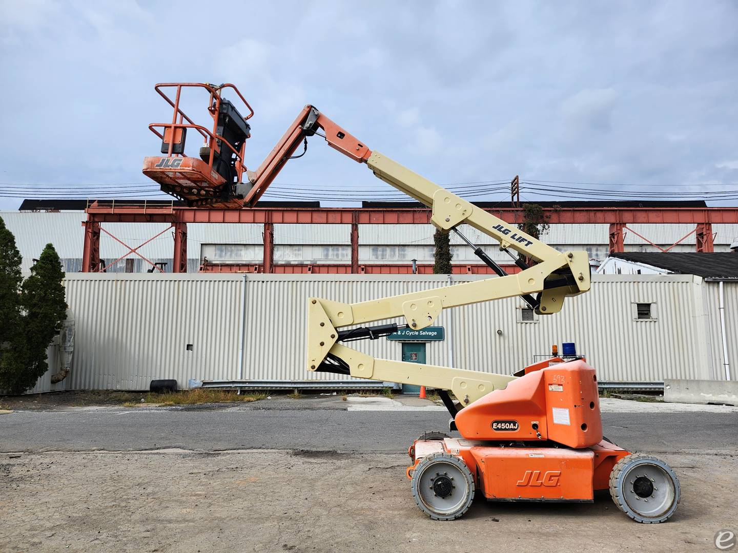 2013 JLG E450AJ