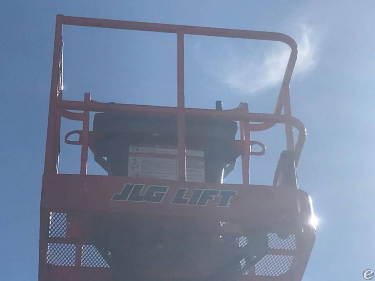 2013 JLG E400AN