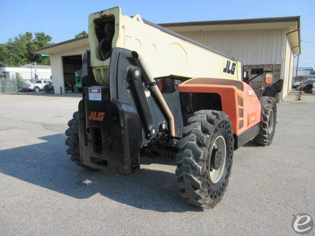 2016 JLG 1055