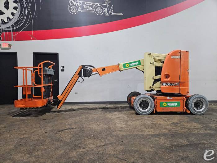 2013 JLG E300AJP