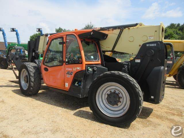 2017 JLG 1055