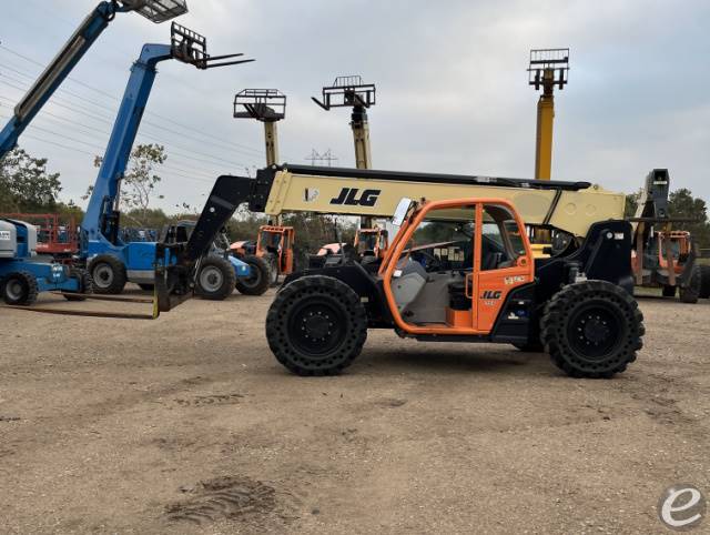 2017 JLG 943