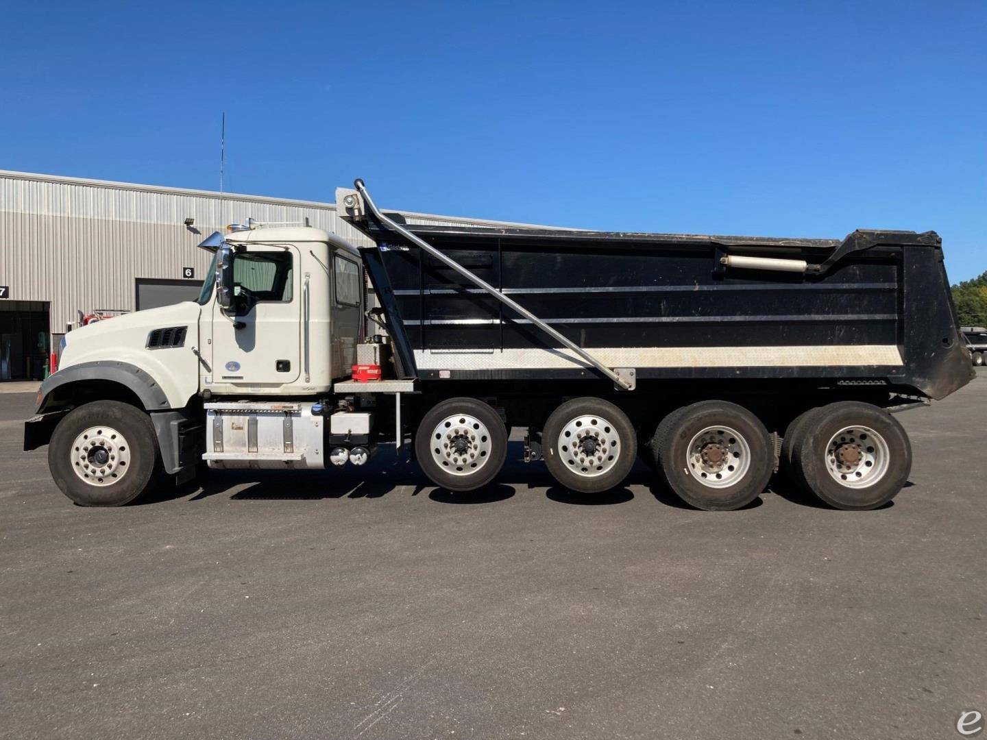 2022 Mack GRANITE 104FR