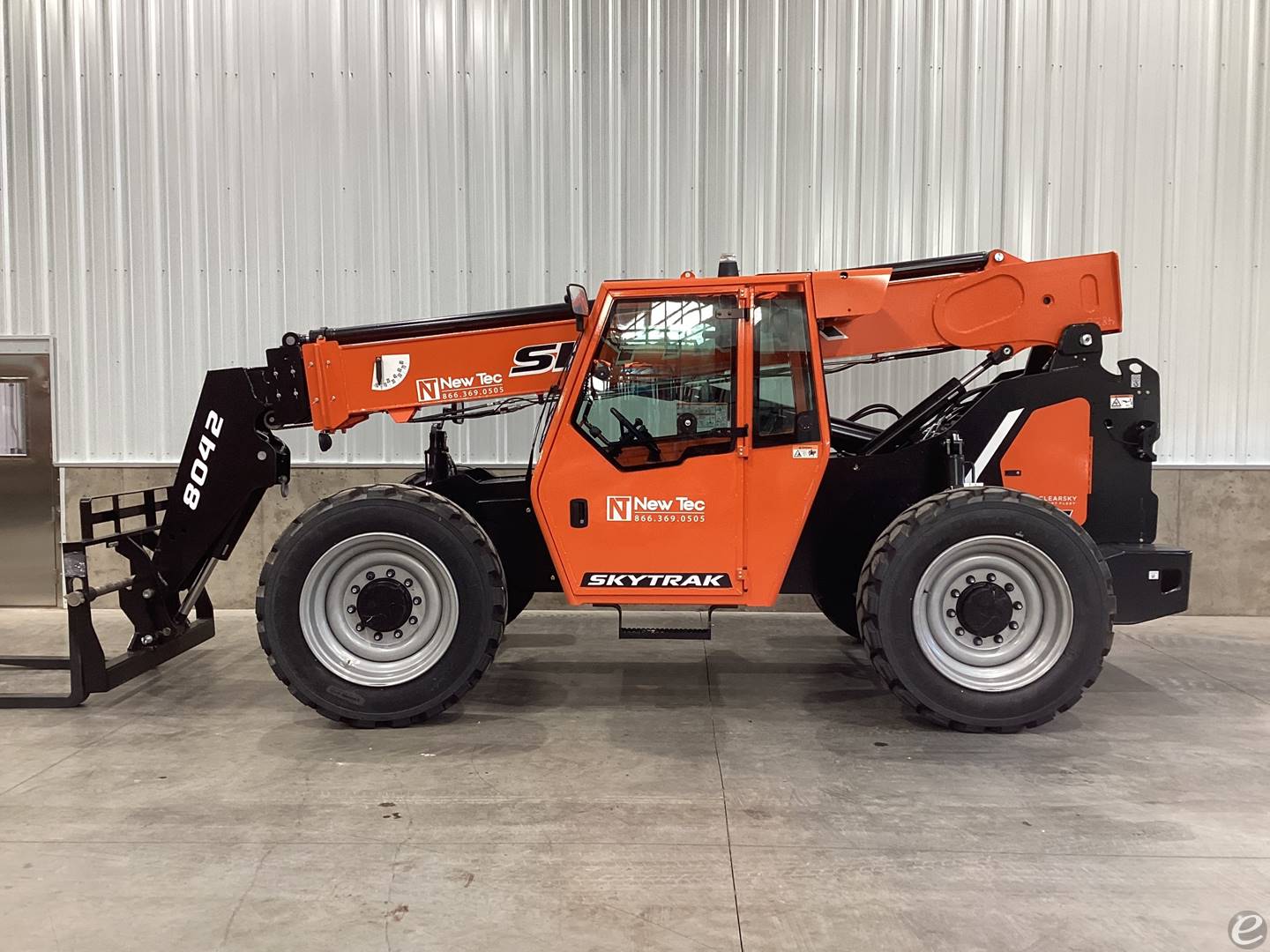 2024 JLG 8042