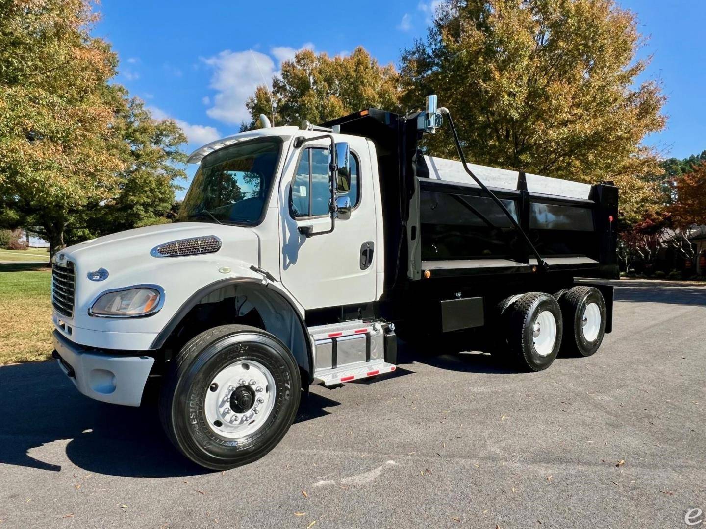 2017 Freightliner BUSINESS CLASS M2 106