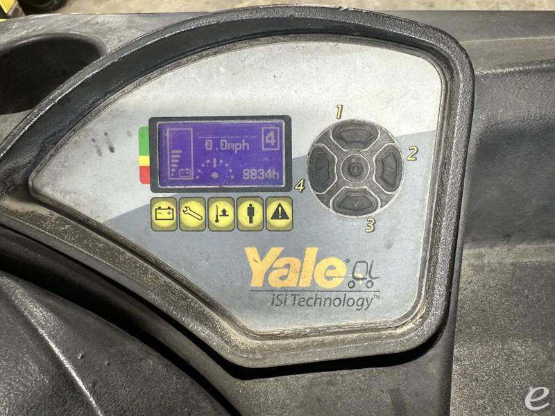 2015 Yale NR040DB