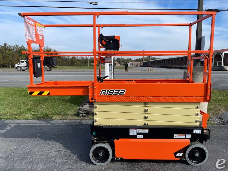 2023 JLG R1932