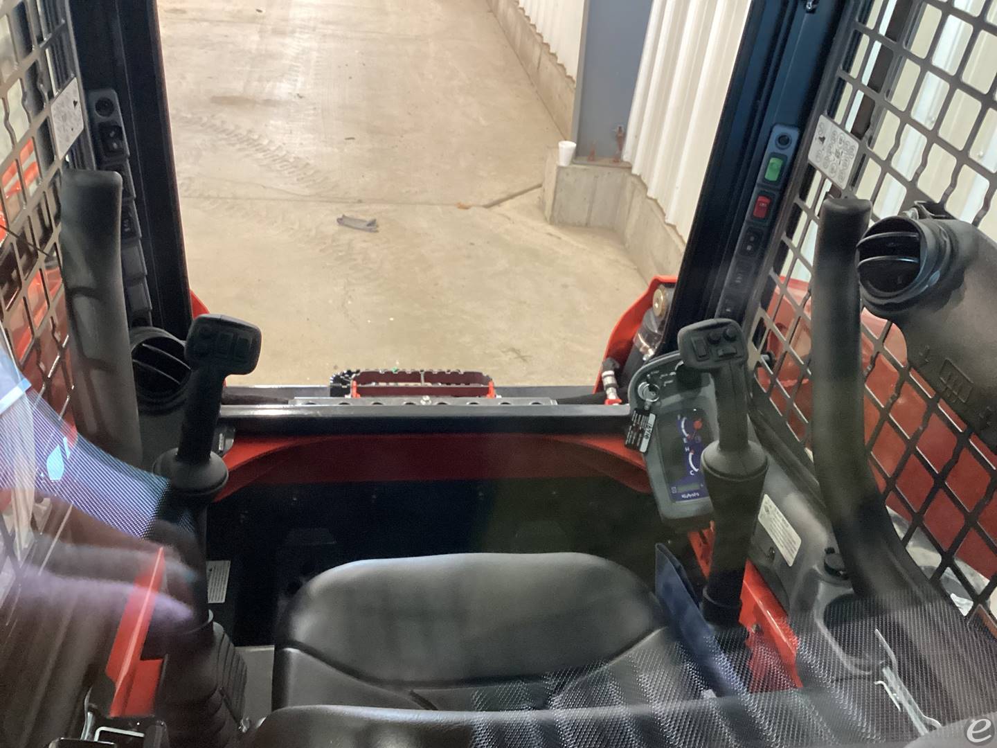 2024 Kubota SSV75HFRC