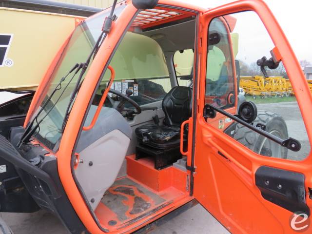 2017 JLG 1055