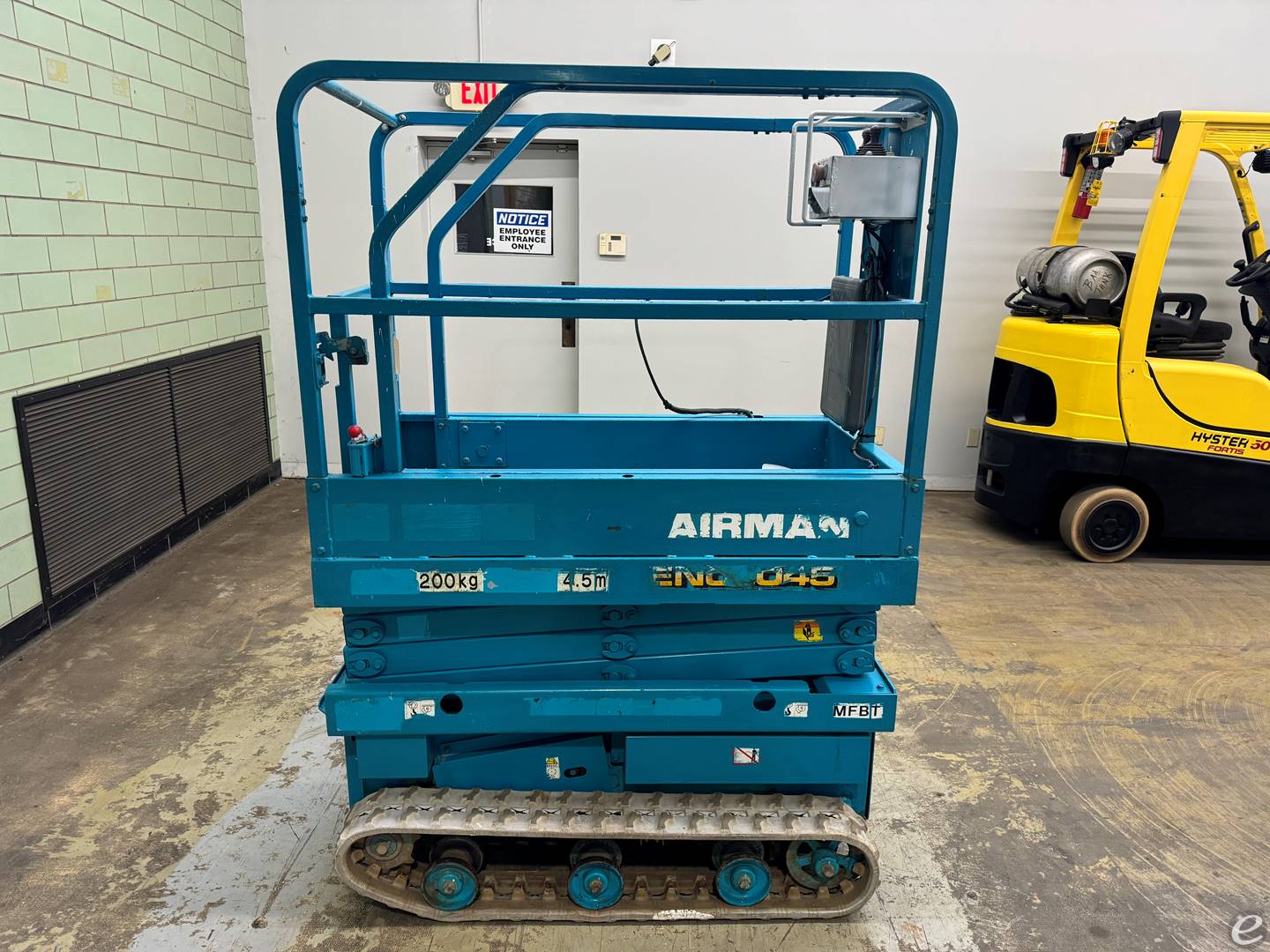 2014 Used AIRMAN ENCL045