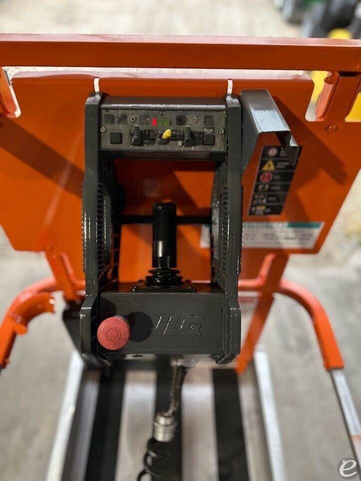 2014 JLG 2030ES