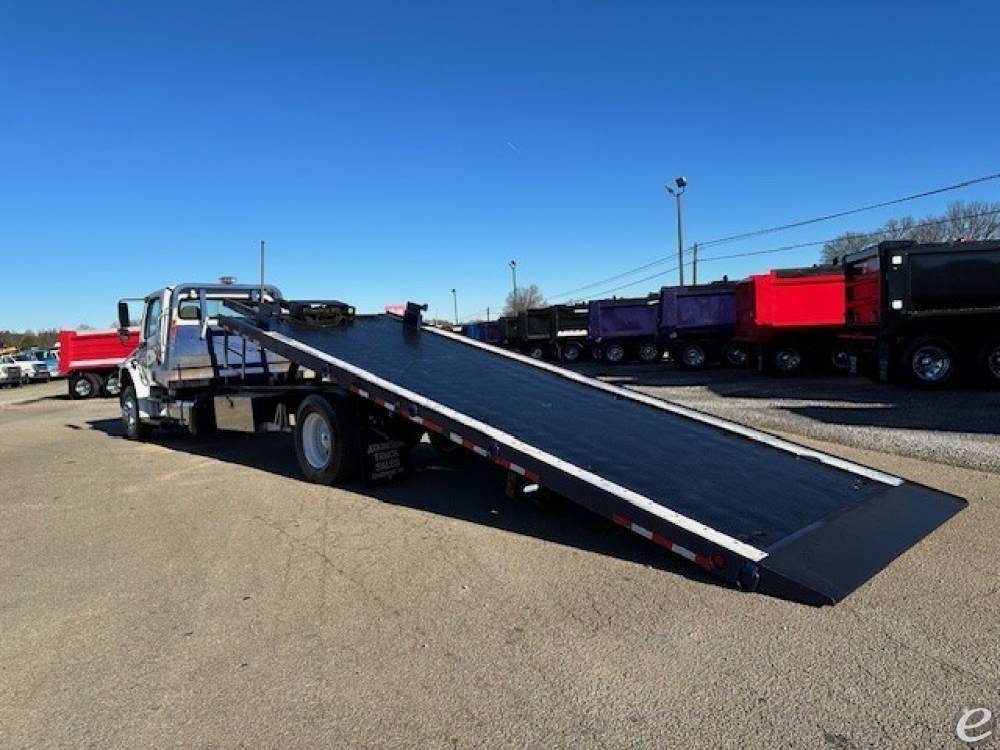 2015 Freightliner BUSINESS CLASS M2 106