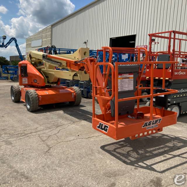 2015 JLG E450AJ