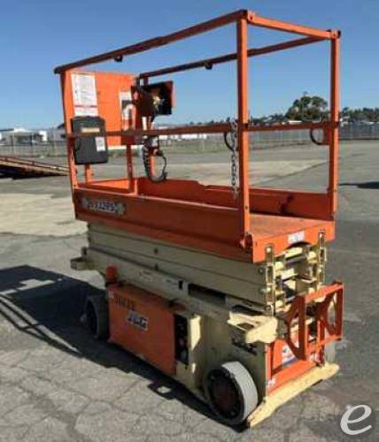 2015 JLG 1932R