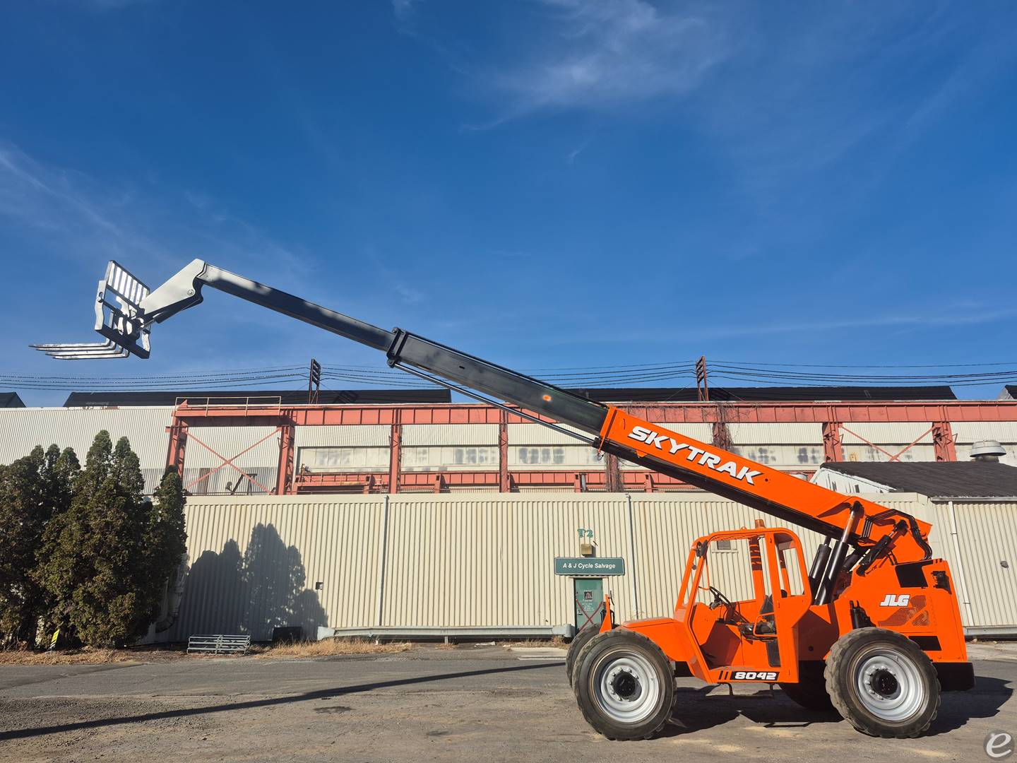 2015 JLG 8042