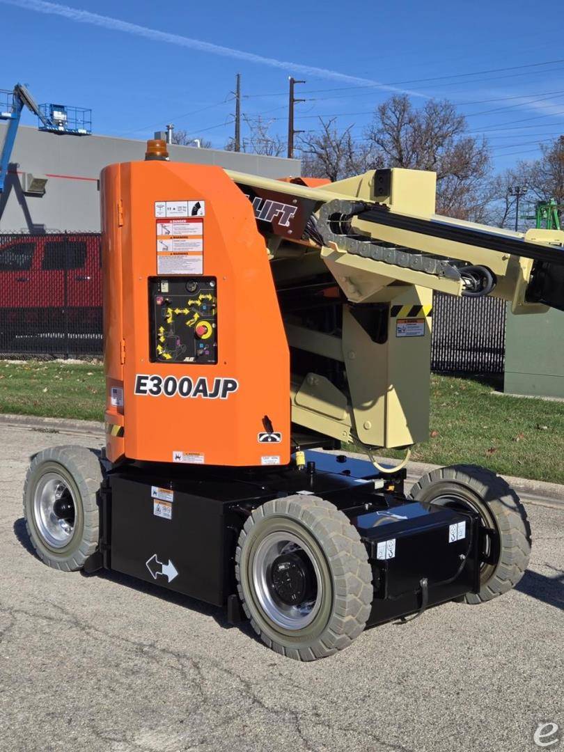 2016 JLG E300AJP