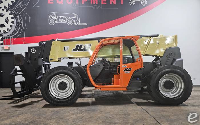 2016 JLG 1255