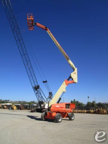 2017 JLG 800AJ