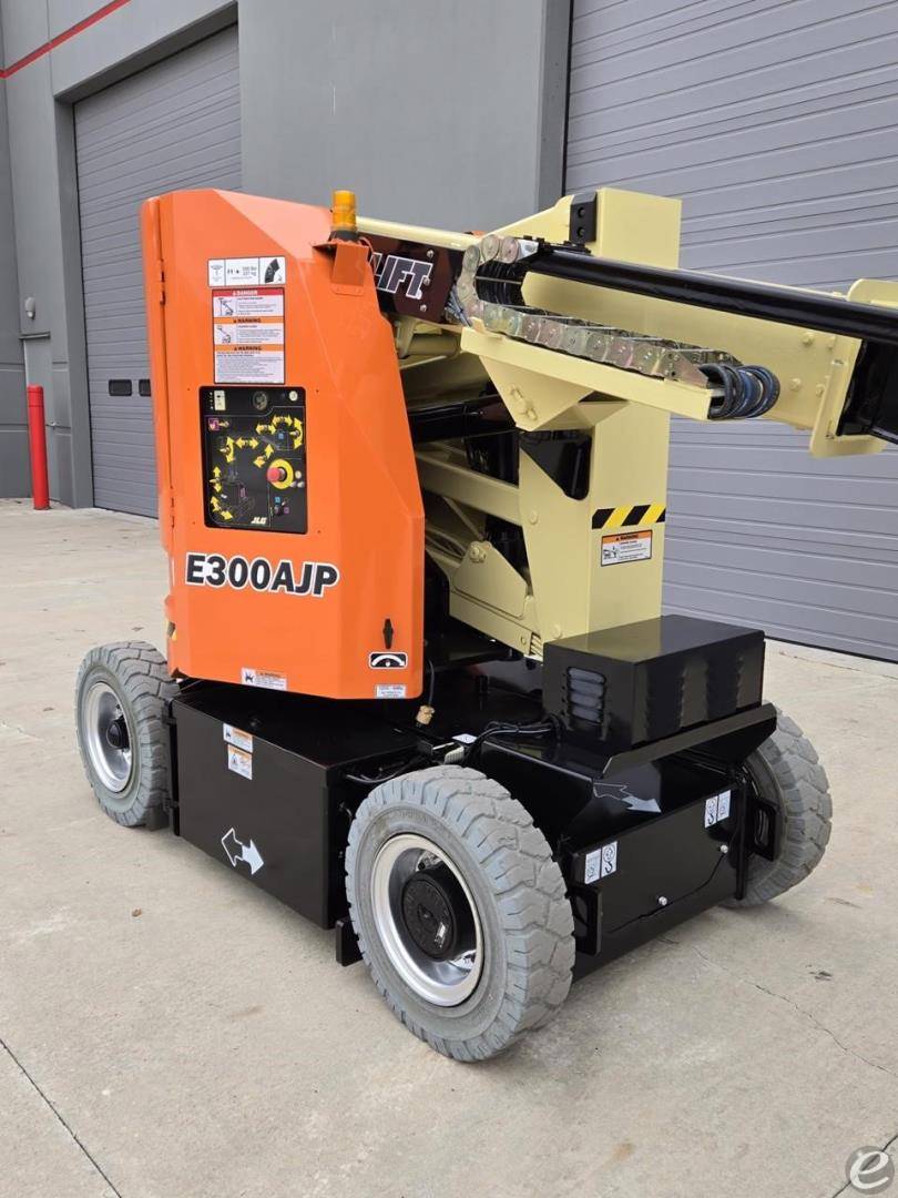 2015 JLG E300AJP