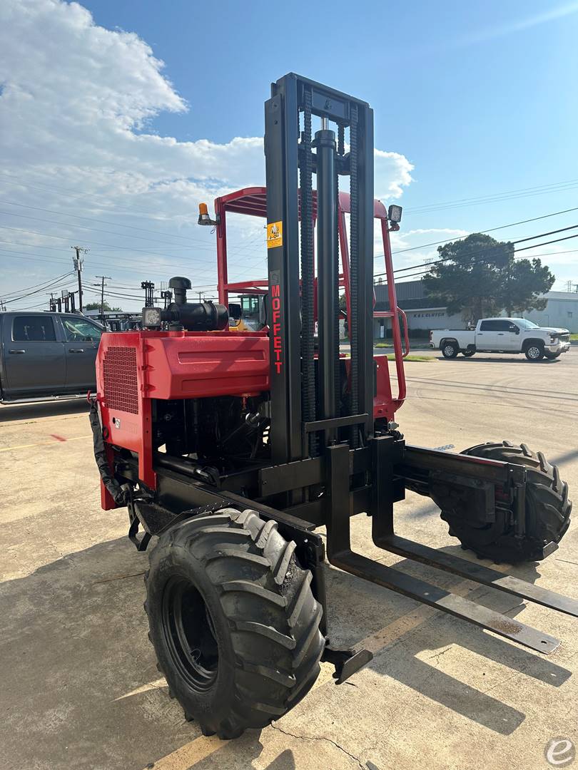 2002 Moffett M5500