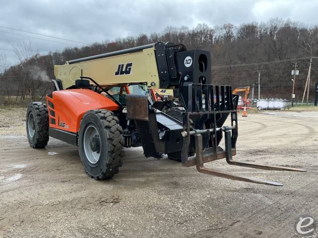 2022 JLG 1055