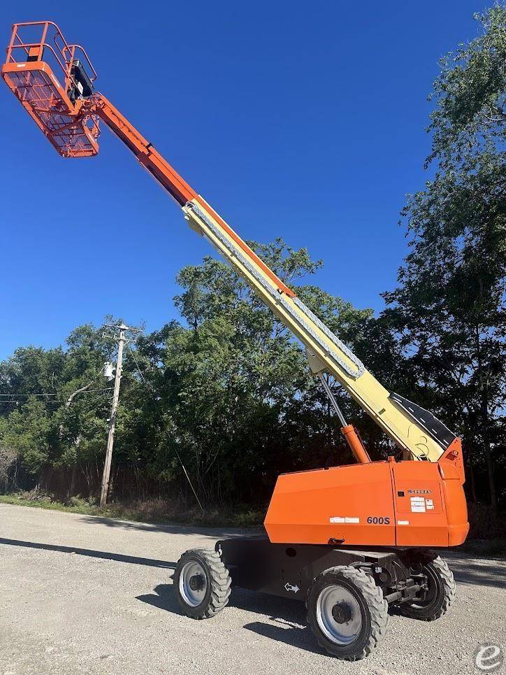 2015 JLG 600S