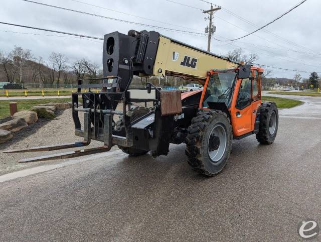 2022 JLG 1055