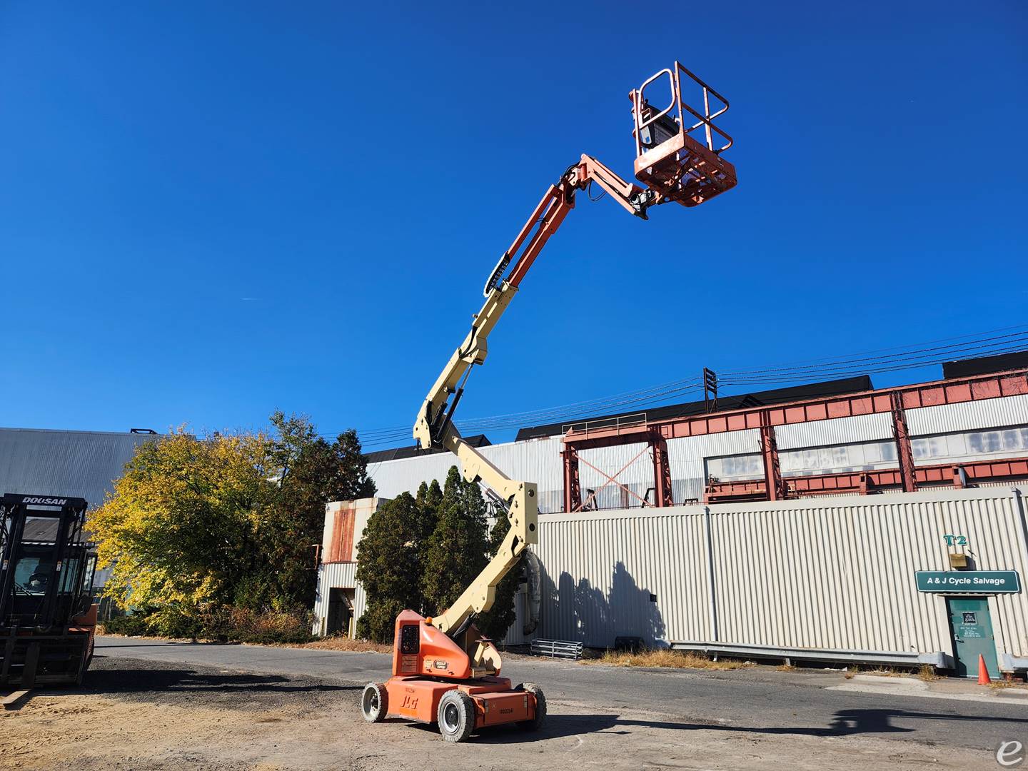 2012 JLG E400AJPN