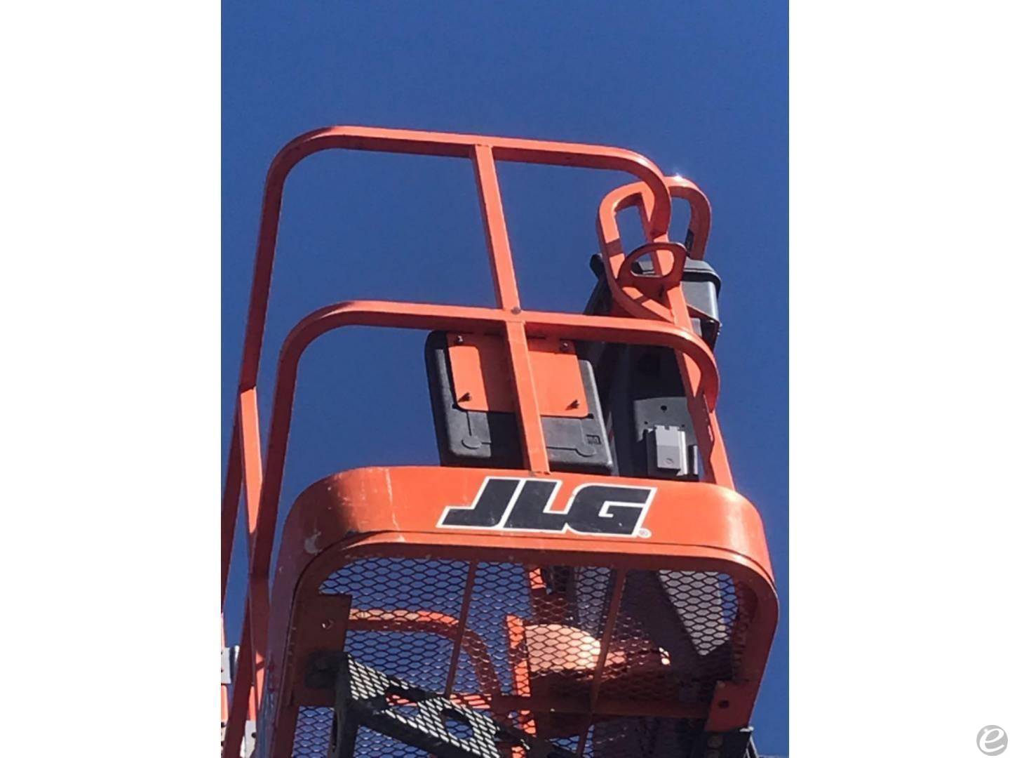 2013 JLG E400AN