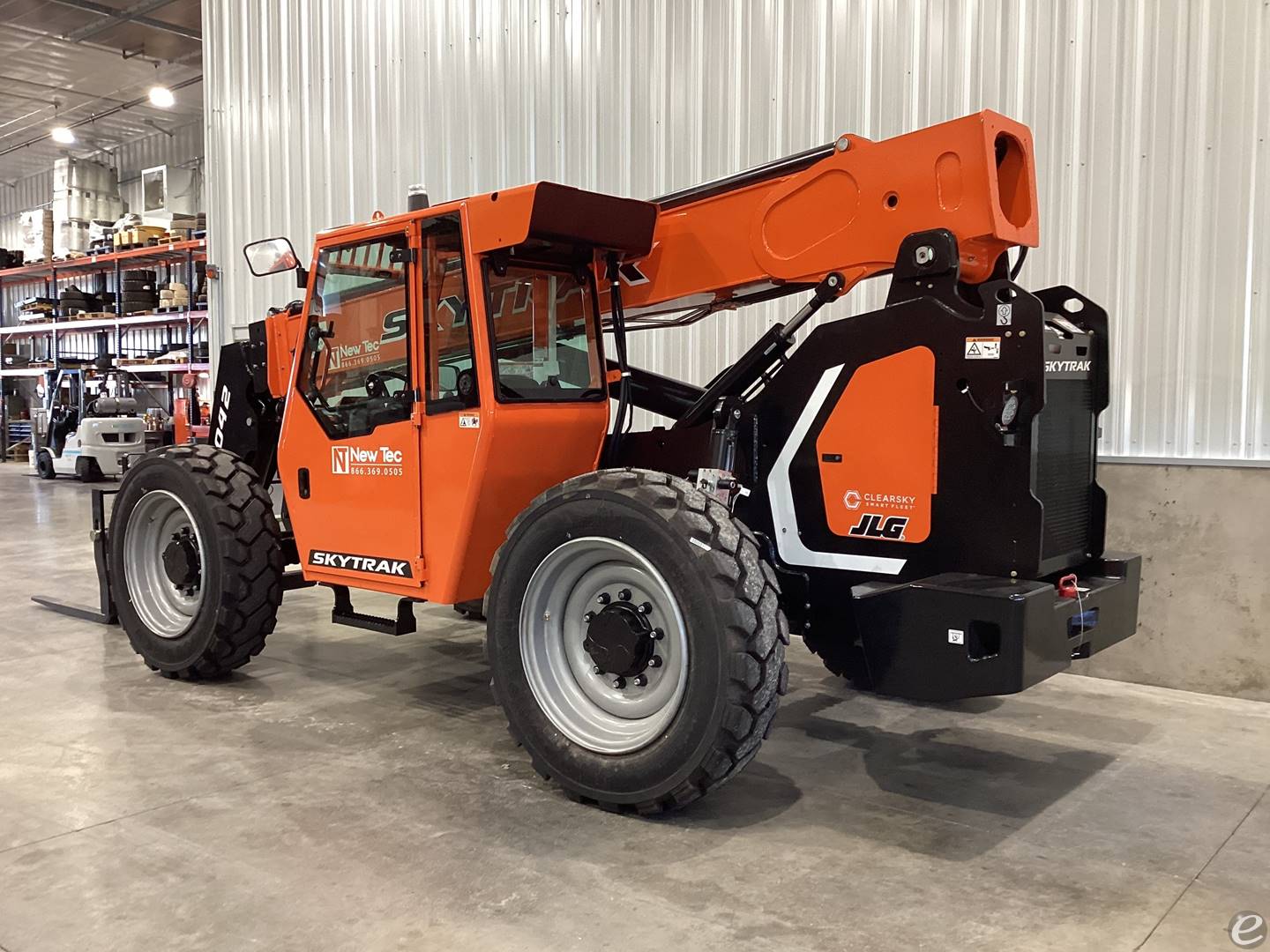 2024 JLG 8042