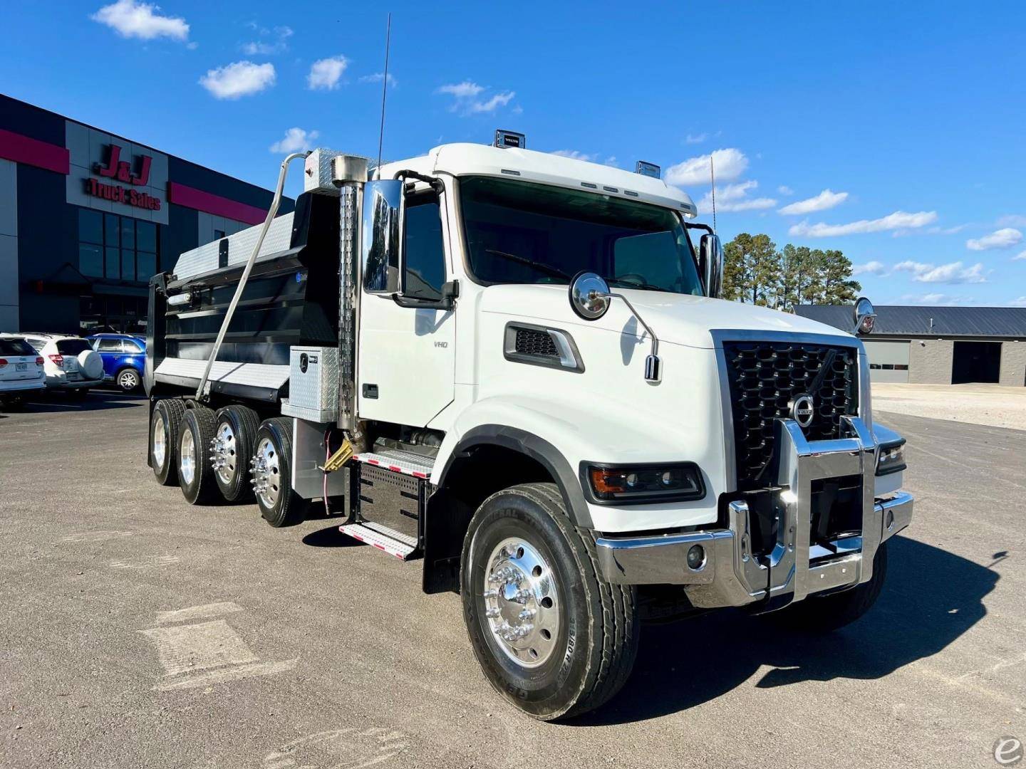 2022 Volvo VHD64F300