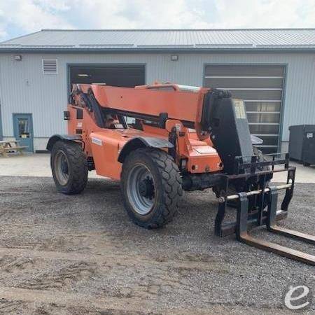 2016 JLG 8042