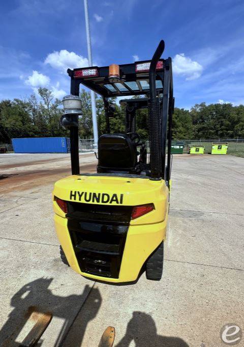 2017 Hyundai 25D-9