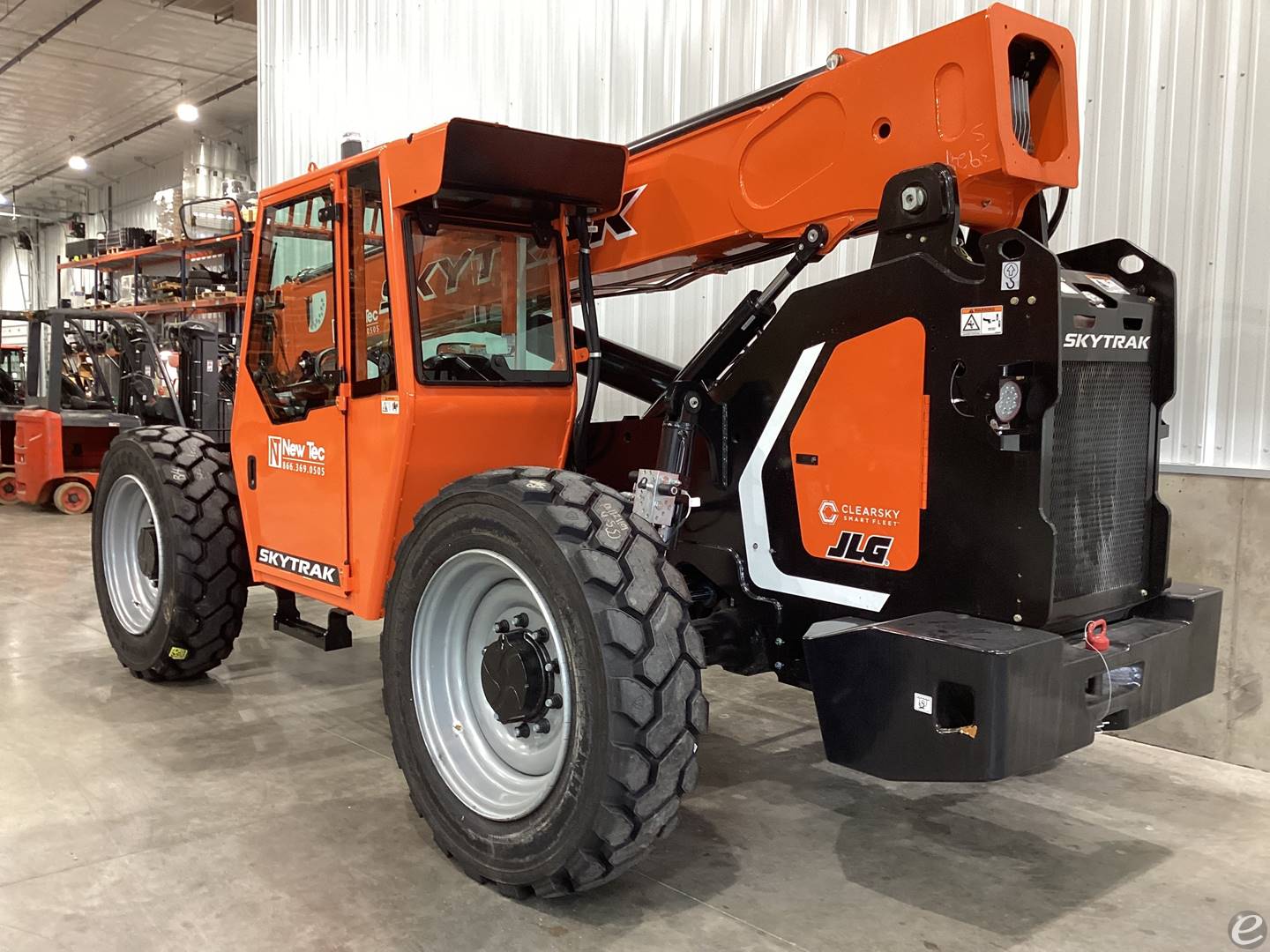 2024 JLG 8042