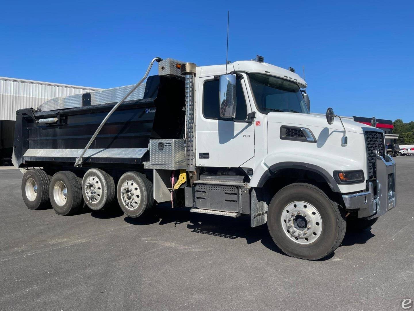 2022 Volvo VHD64F300