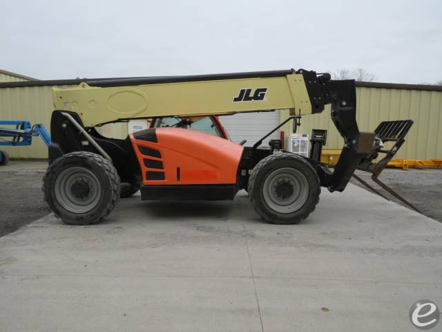 2017 JLG 1055