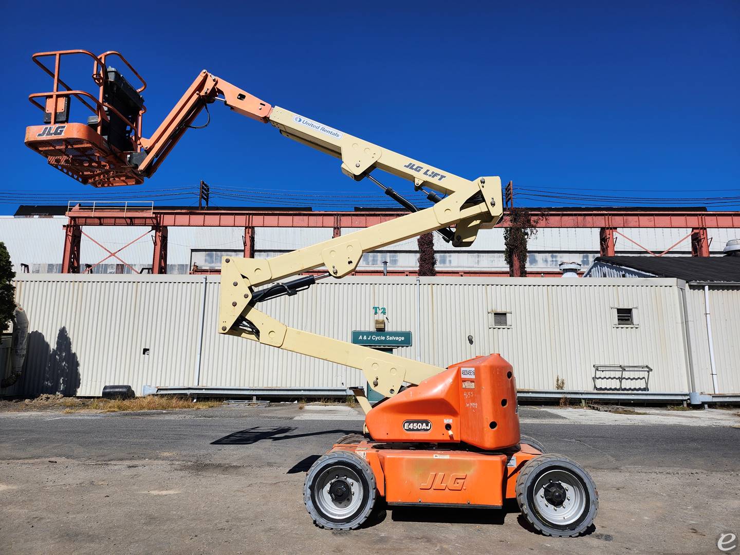 2011 JLG E450AJ