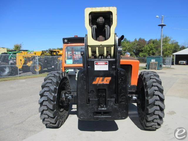 2016 JLG 1055