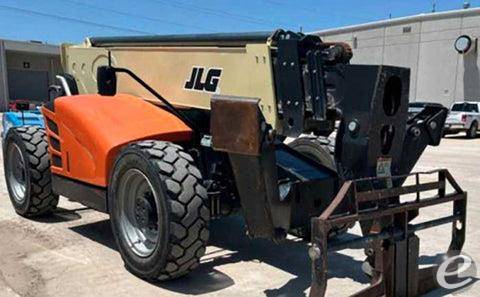 2019 JLG 1055